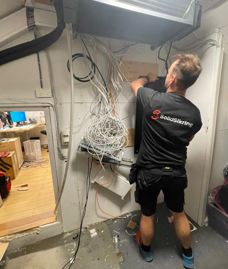 EKOM-oppgradering næringsbygg, eldre dataskap byttes til nytt